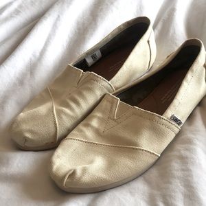 Cream Canvas Tom’s Slip-on shoes